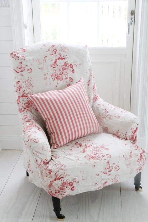 love this faded floral roses linen upholstered armchair slip cover by Cabbages & Roses. Click through to get easy step by step DIY tutorial on how to upholster or upcyle your own chair and to find out more about this ethically produced fabric made in Britain as well as other beautiful fabrics you'll love