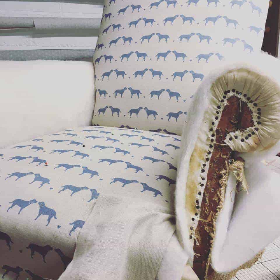 love this idea - how to reupholster and armchair using labrador print Olive + Daisy blue and natural linen. Click through to get easy step by step DIY tutorial on how to upholster or upcyle your own chair and to find out more about this ethically produced fabric made in Britain as well as other beautiful fabrics you'll love