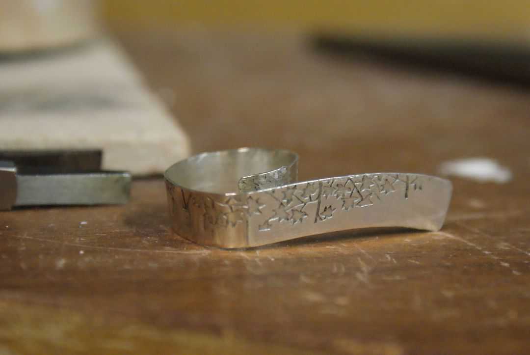 how to make embossed silver rings