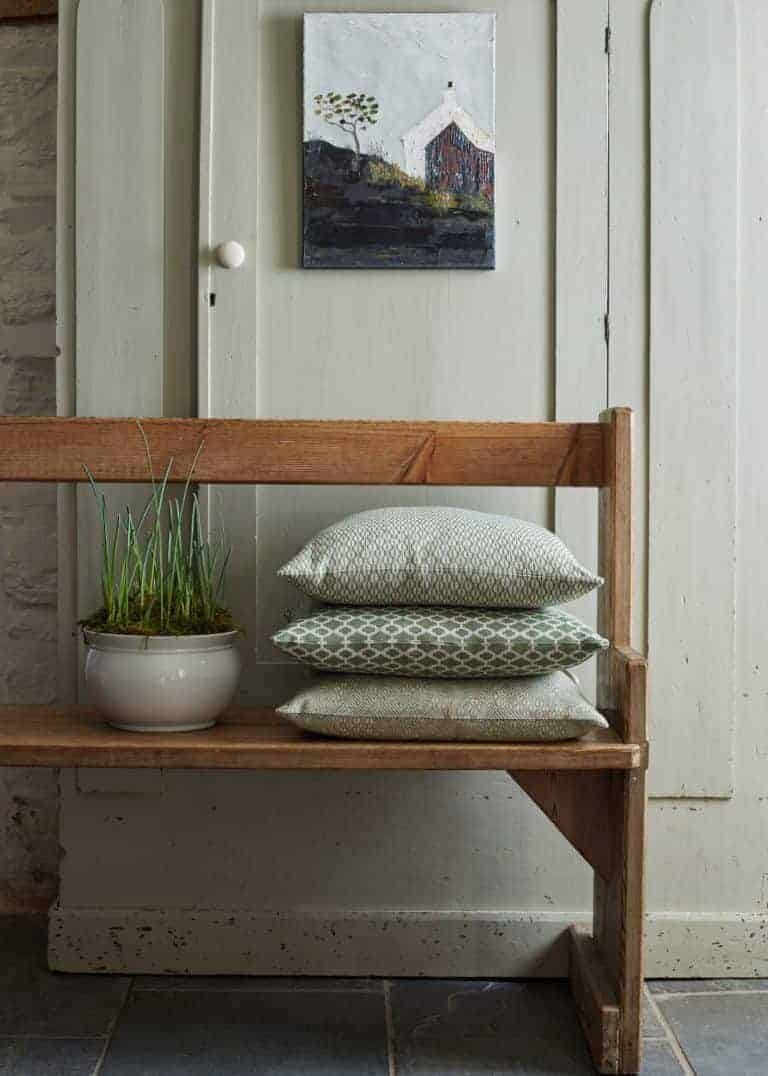 love this combination of apple green cushions by Damson & Slate and old church wooden bench. Simple rustic country styling that works. Click through for more ideas you'll love
