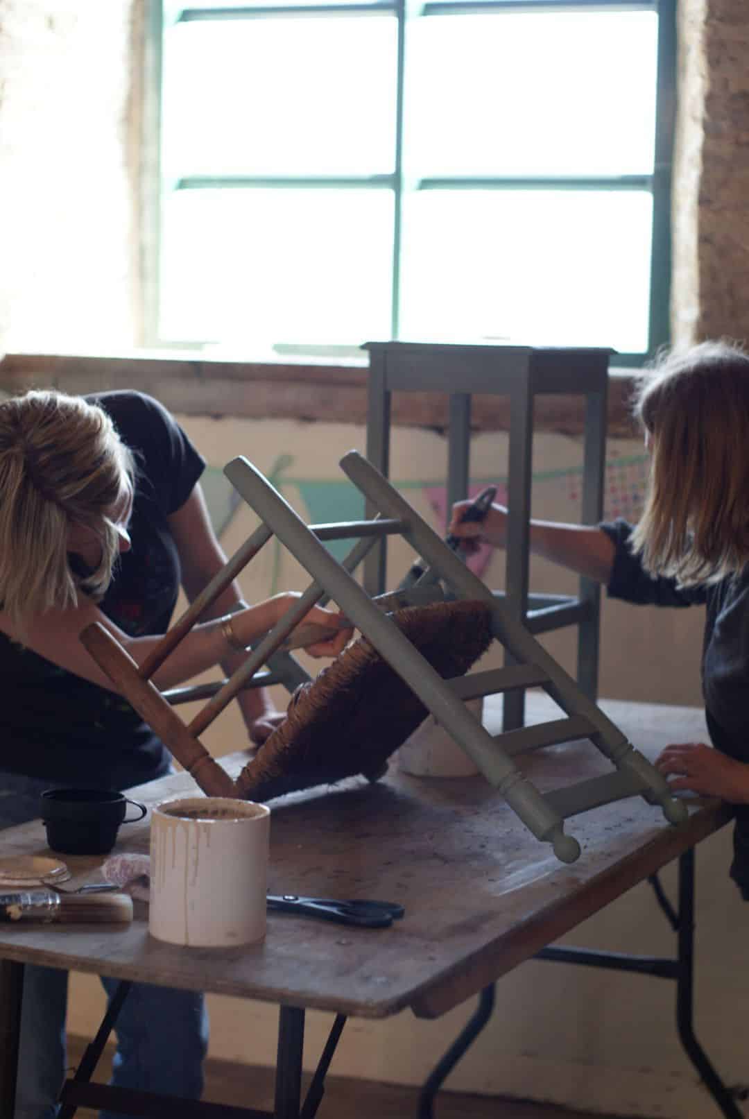 How to paint and distress furniture with Katie Bonas and Annie Sloan paints