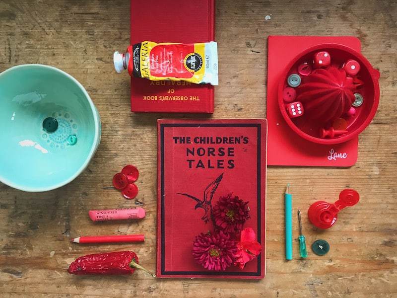 5ftinf red and turquoise tabletop flat lay -click through to learn the tricks of the trade with Philippa Stanton - aka 5ftinf - on her inspirational Consciously Creative course