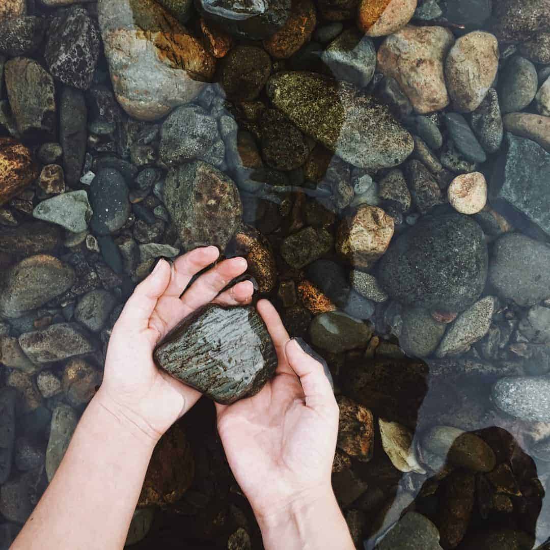Love this shot of grey stones and hands in clear river water. Slow living in Snowdonia, wales. Meet creative business coach, marketing mentor and blogger Simple and Season Kayte Ferris. She shares a little of the story behind her slow living lifestyle in Snowdonia as well as tips for achieving a more soulful lifestyle wherever you live
