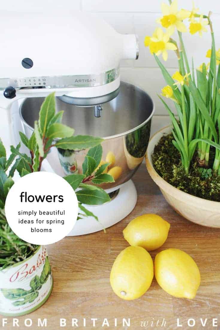 spring flowers - simple ideas for spring flower arrangements using yellows and whites - from daffodils and narcissi to hyancinths in pure white and soft blue. Click through to discover creative ideas you'll love