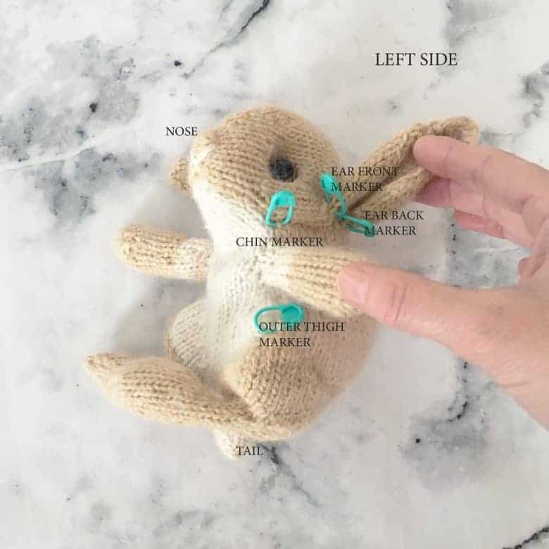 How to knit an easter bunny. Click through for easy step by step tutorial and free knitting patter to make a knitted easter bunny rabbit. Click through to get tips and all the info you need to make your own #easterbunny #knittingpattern #knittingideas #easter #bunnyrabbits #tutorial #freeknittingpattern #frombritainwithlove