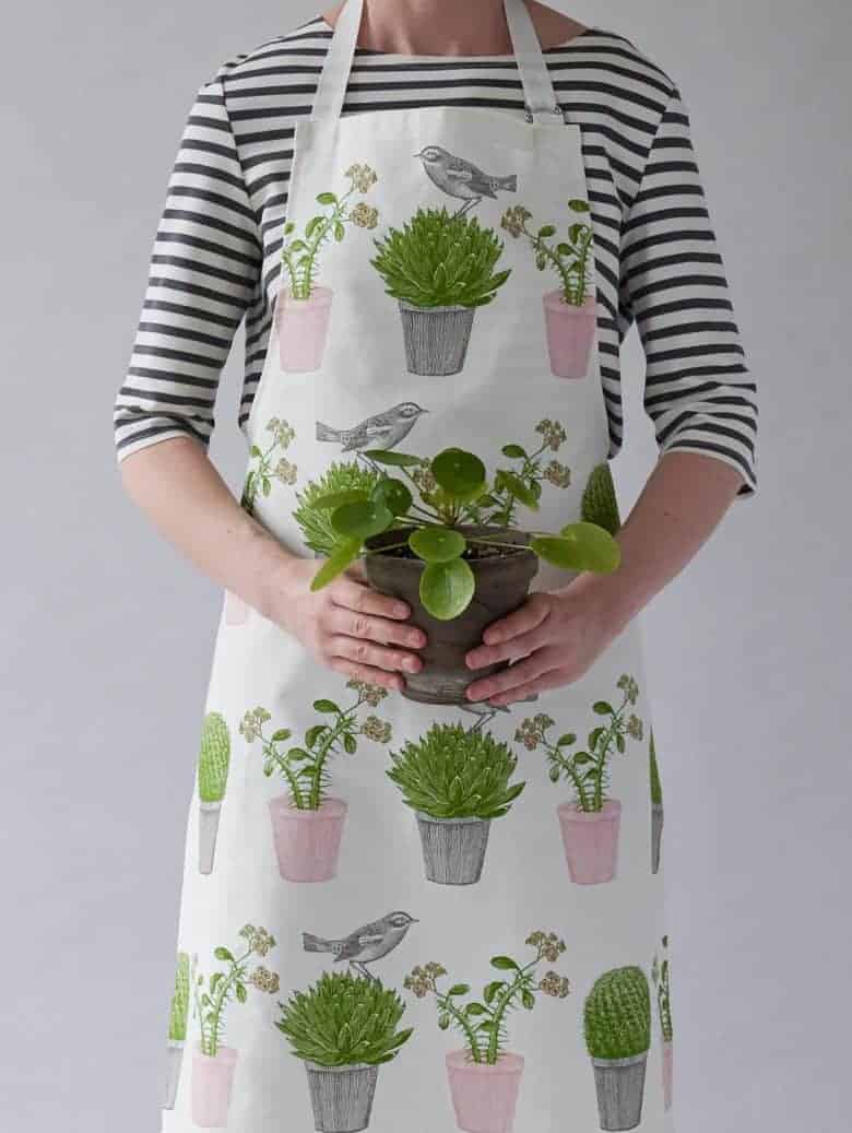 Creative business success depends on great photography and I love this photograph by yeshen venema of printed linen textiles apron by thornback and peel. Click through for 10 essential tips and creative business ideas to help you make a living from doing what you love #creativebusiness #businessadvice #tips #ideas #experthelp #creatives #frombritainwithlove