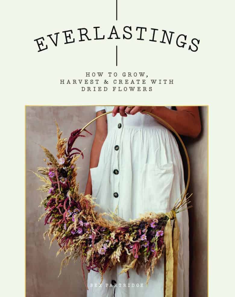 everlastings dried flower wreath book by bex partridge of botanical tales. Click through to get the book, as well as lots of creative ideas to try making yourself or buy ready made #dried #flowers #everlastings