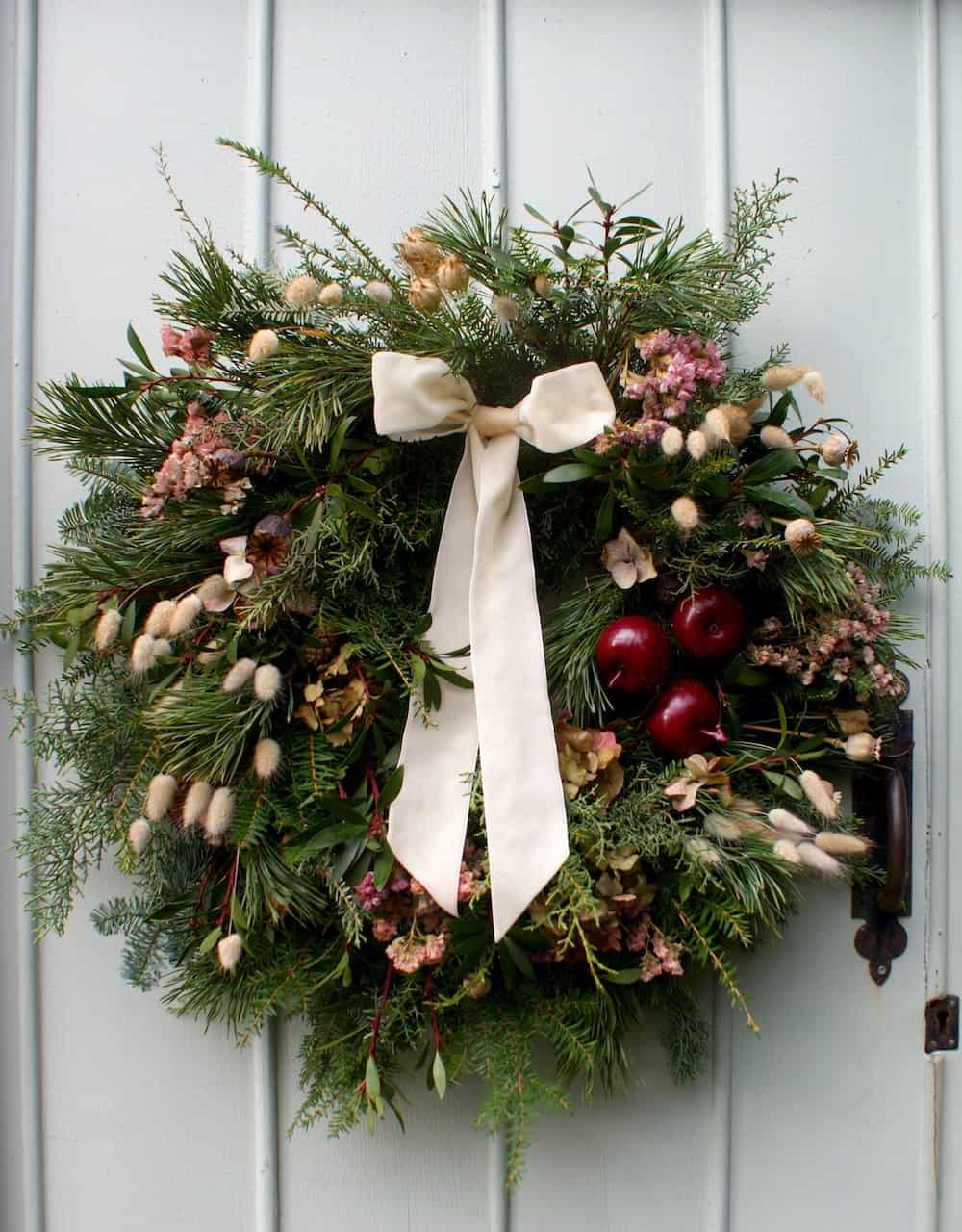 make a wreath fresh and dried flowers