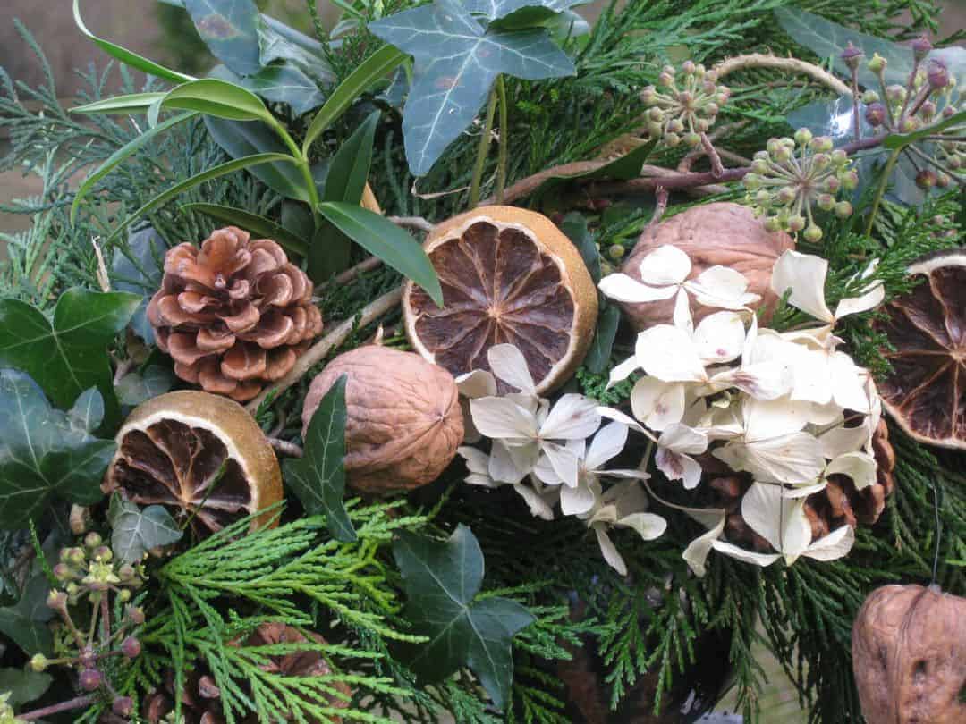how to make a fresh christmas wreath