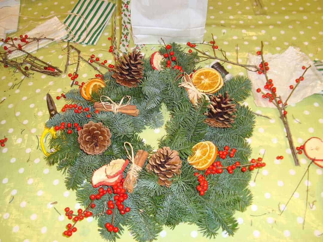 how to make a christmas wreath