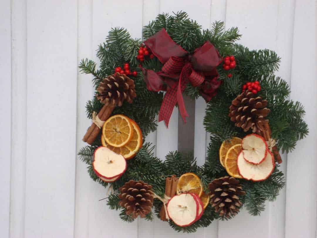 how to make a christmas wreath