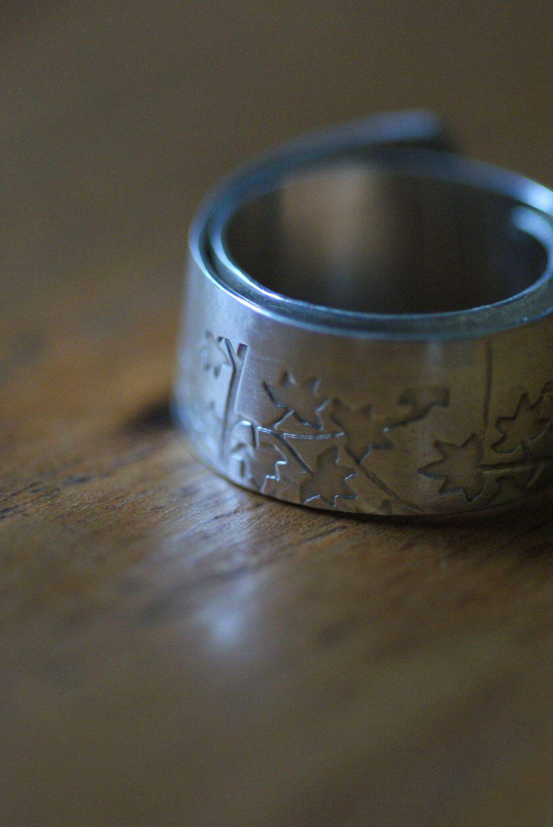 how to make an embossed silver ring