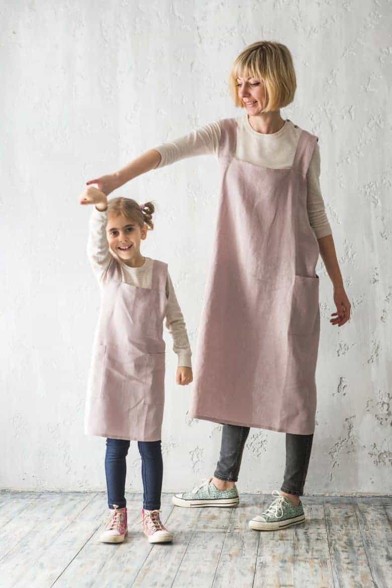 handmade mother daughter cross back apron linen pinafore japanese apron #artisan #apron #crossback #motherdaughter #frombritainwithlove 