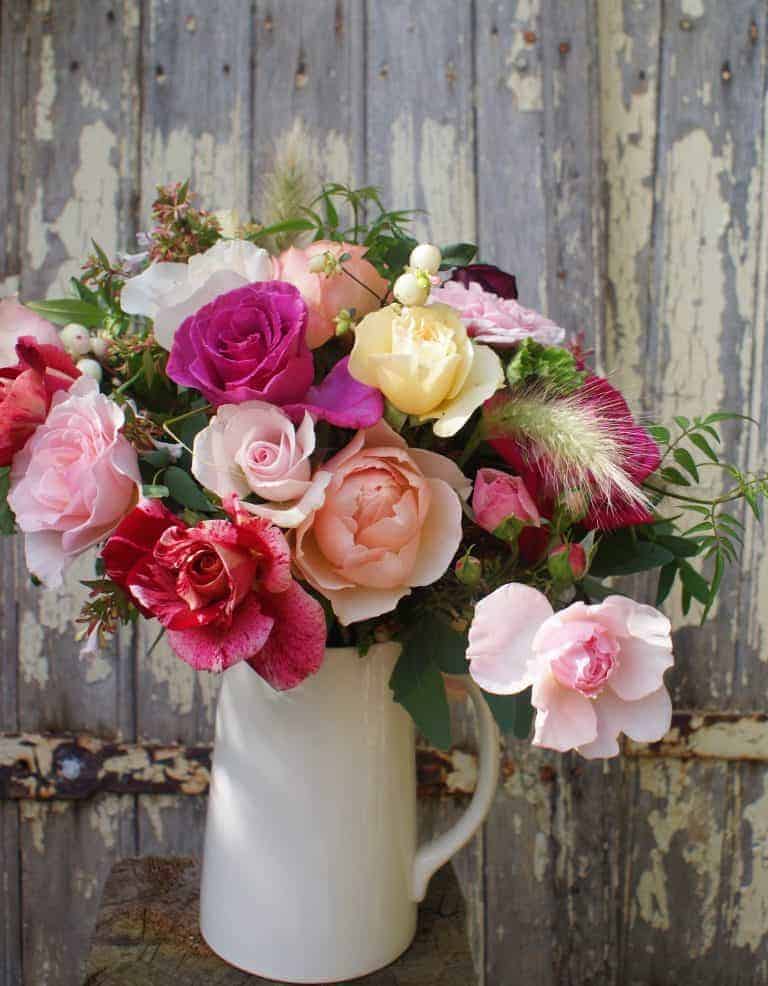 love these old fashioned english cabbage roses and garden roses from the real flower company. Click through to see heavenly scented flowers you'll love