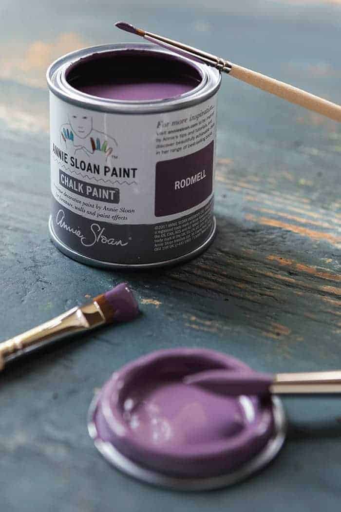love this deep purple paint Rodmell by annie sloan with Charleston Farnhouse inspired chalk paint inspired by the bloomsbury group home of vanessa bell and duncan grant. Click through to find out more about this new paint collection as well as for tips and ideas from annie sloan herself on how to use the paints in your own home #anniesloan #chalkpaint #bloomsbury #decorating #ideas #purple #paint #frombritainwithlove #paintcolours #paintedfurniture #sidetable 