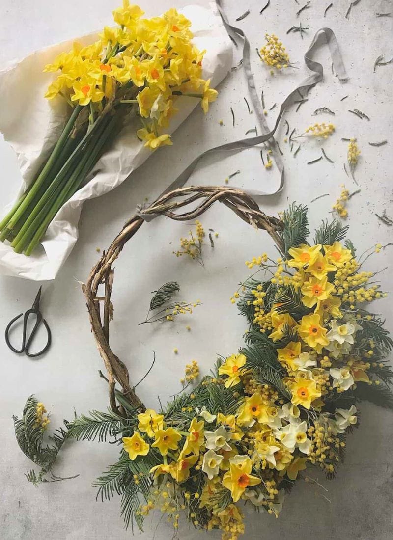 how to make a spring flower wreath with step by step tutorial and expert tips by Bex Partridge of Botanical Tales