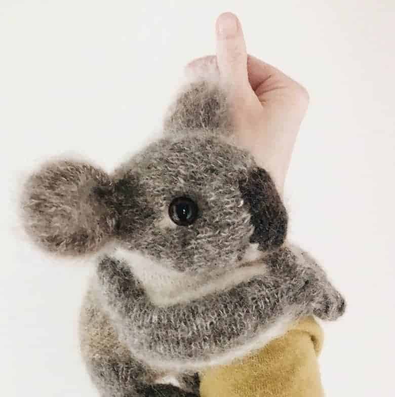 How to knit koala bear. Click through for easy step by step tutorial and free knitting pattern to make a knitted cuddly and fluffy koala. Get tips and all the info you need to make your own #koala #knittingpattern #knittingideas #tutorial #freeknittingpattern #frombritainwithlove