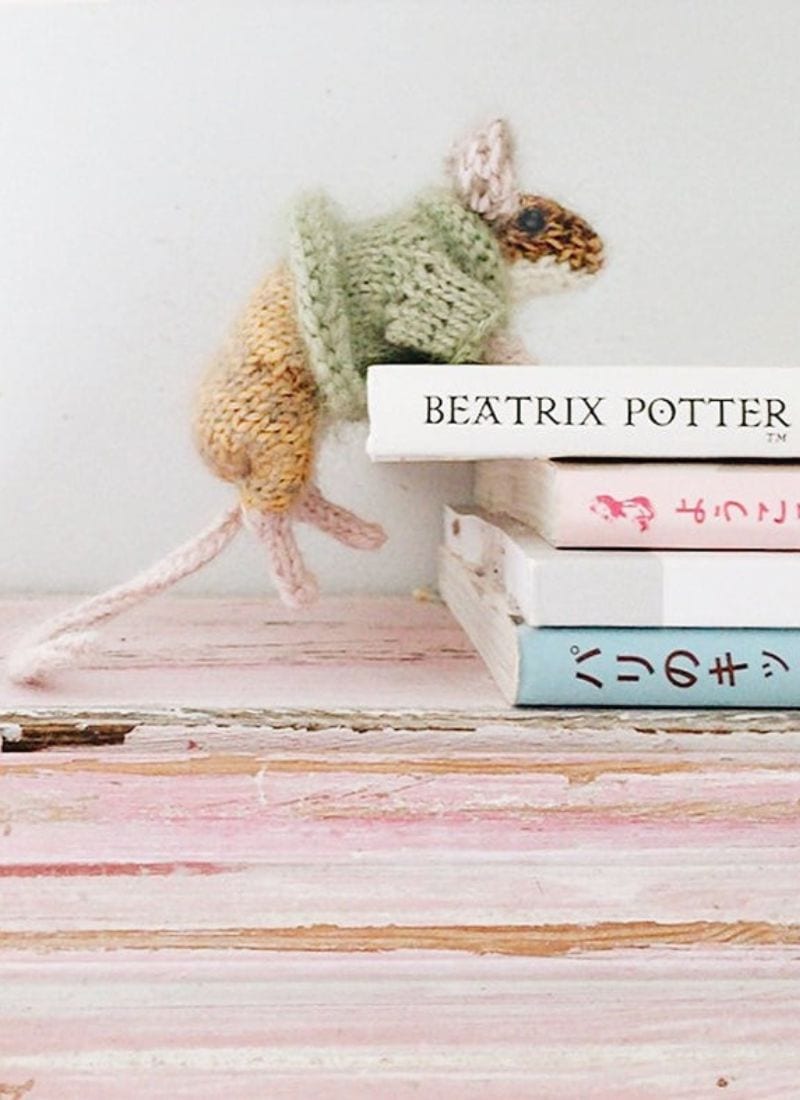 Beatrix Potter mouse knitting pattern