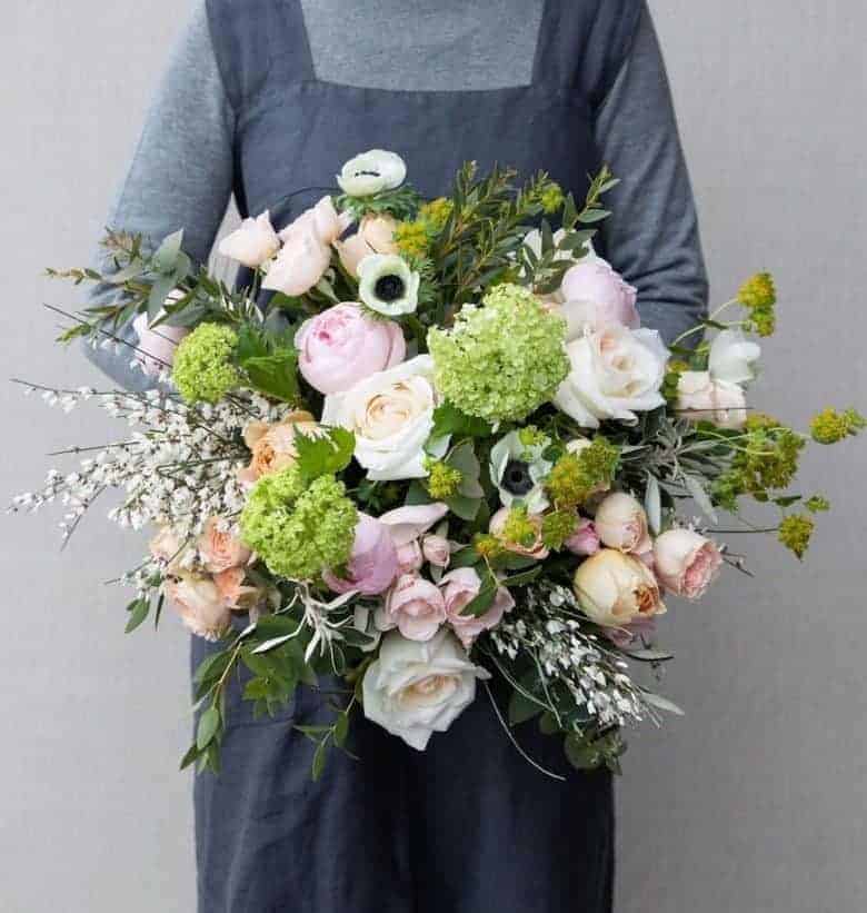 love this mother's day bouquet of sustainably grown scented roses and garden flowers by the real flower company #mothersday #flowers #sustainable #britishflowers