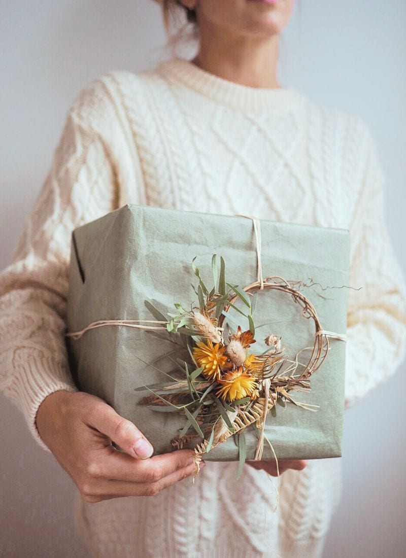 mini dried flower wreath gift wrap decoration by bex partridge of botanical tales. Click through to buy ready made from Bex's shop or to make your own with simple dried wreath making tutorial step by steps