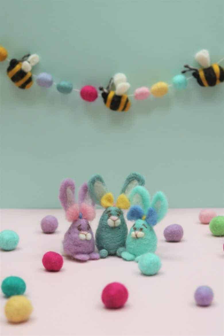 easter craft idea - needle felted easter garland and easter egg bunnies by Lincolnshire Fenn Crafts - get easy step by steps and video tutorial to make your own beautiful easter decorations #easter #craft #decorations #garand #bunny