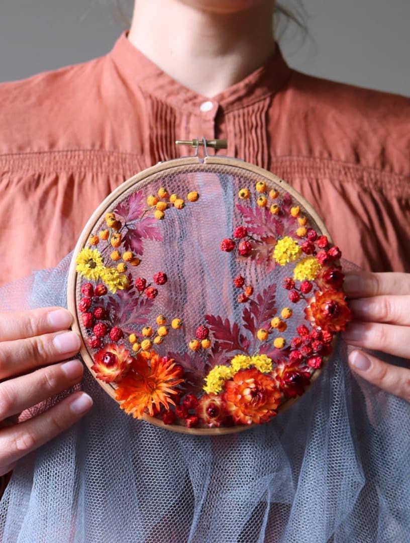 Free tutorial how to make dried flower embroidery hoop art From