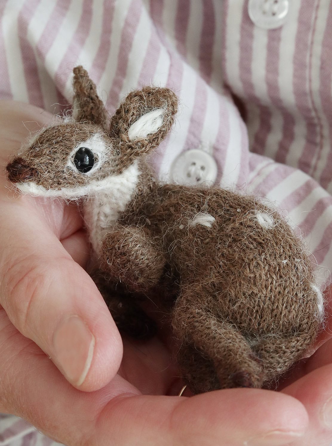 fallow deer miniature toy free knitting pattern by claire garland