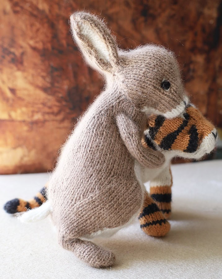 wabbit the rabbit toy knitting pattern free by claire garland