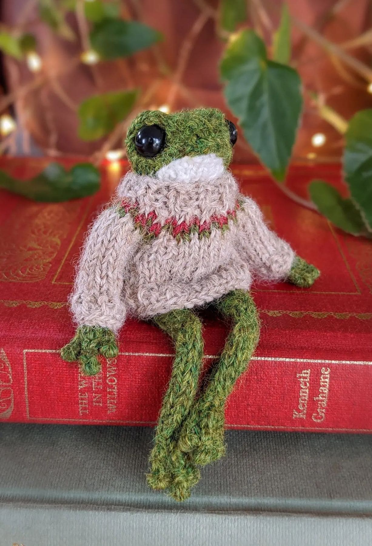 froggy made from dot pebbles knits frog knitting pattern by india rose crawford in a cute tiny fair isle jumper. I've shared all the info you need to get the pattern and make one too - as well as THE most adorable little videos of Froggy by India Rose. Hope you enjoy and happy knitting! x