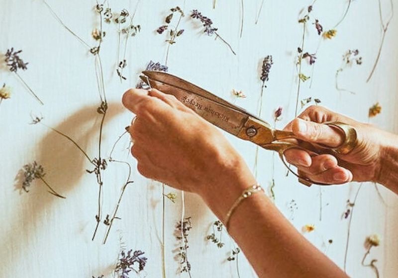 make a dried flower wall hanging