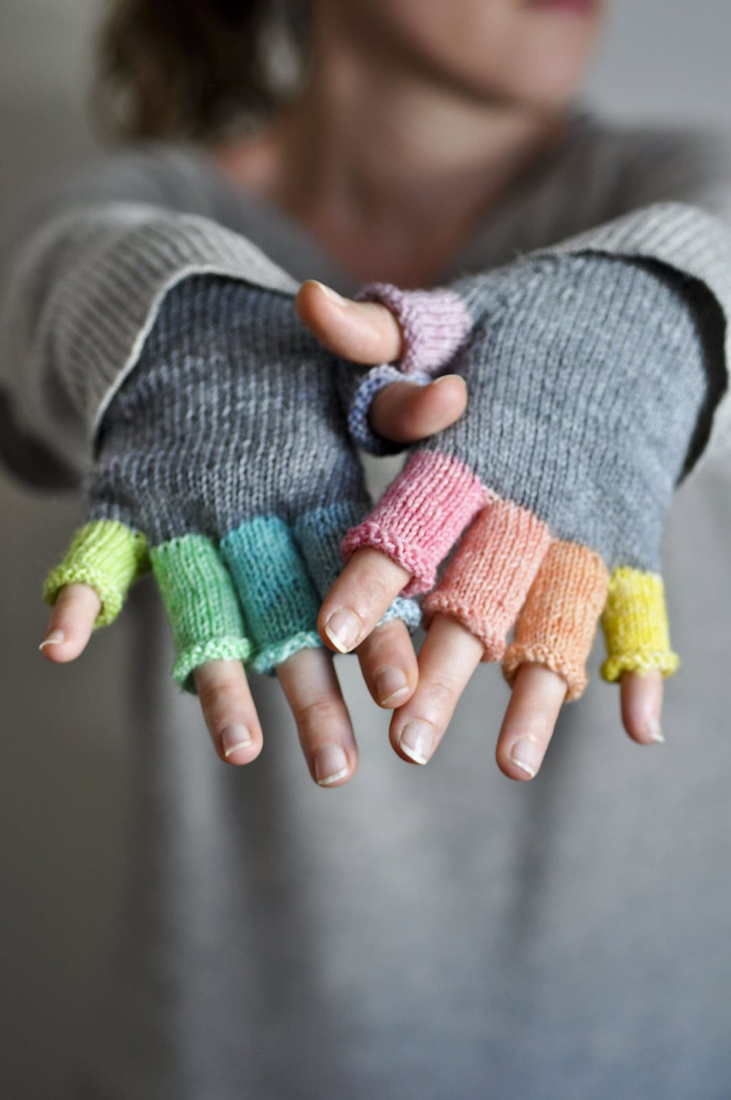 rainbowmitts free knitting pattern by elise designs