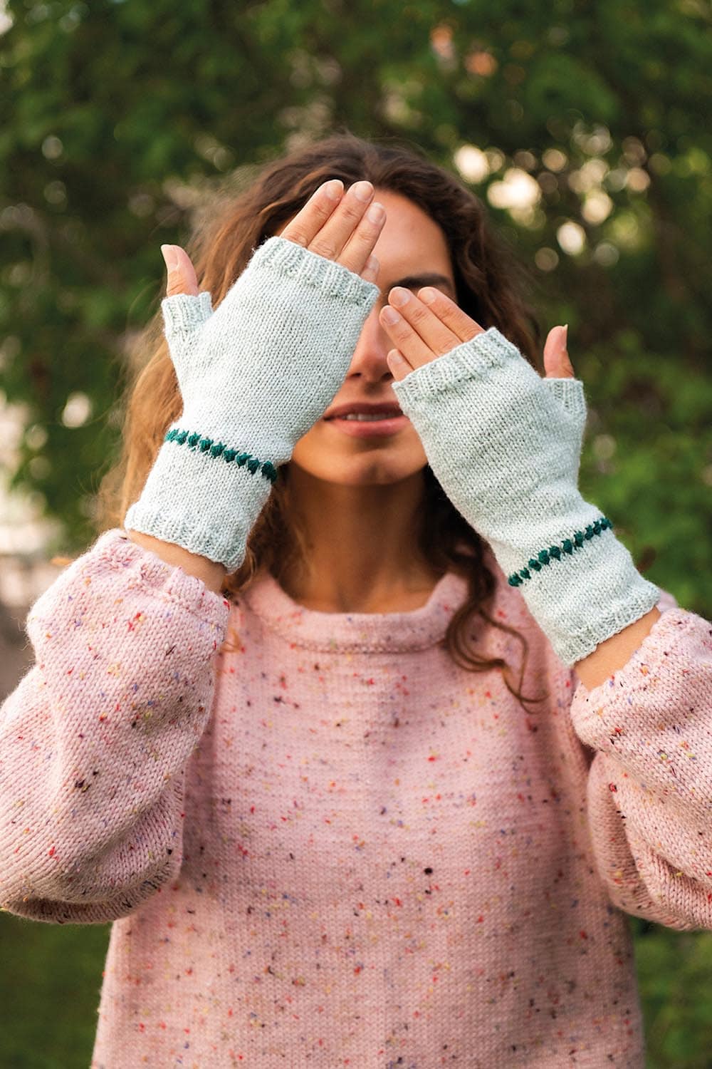 fingerless gloves free knitting pattern by Ellen Furderer
