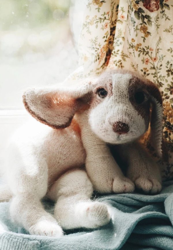 Free puppy dog knitting pattern by Claire Garland From Britain with Love