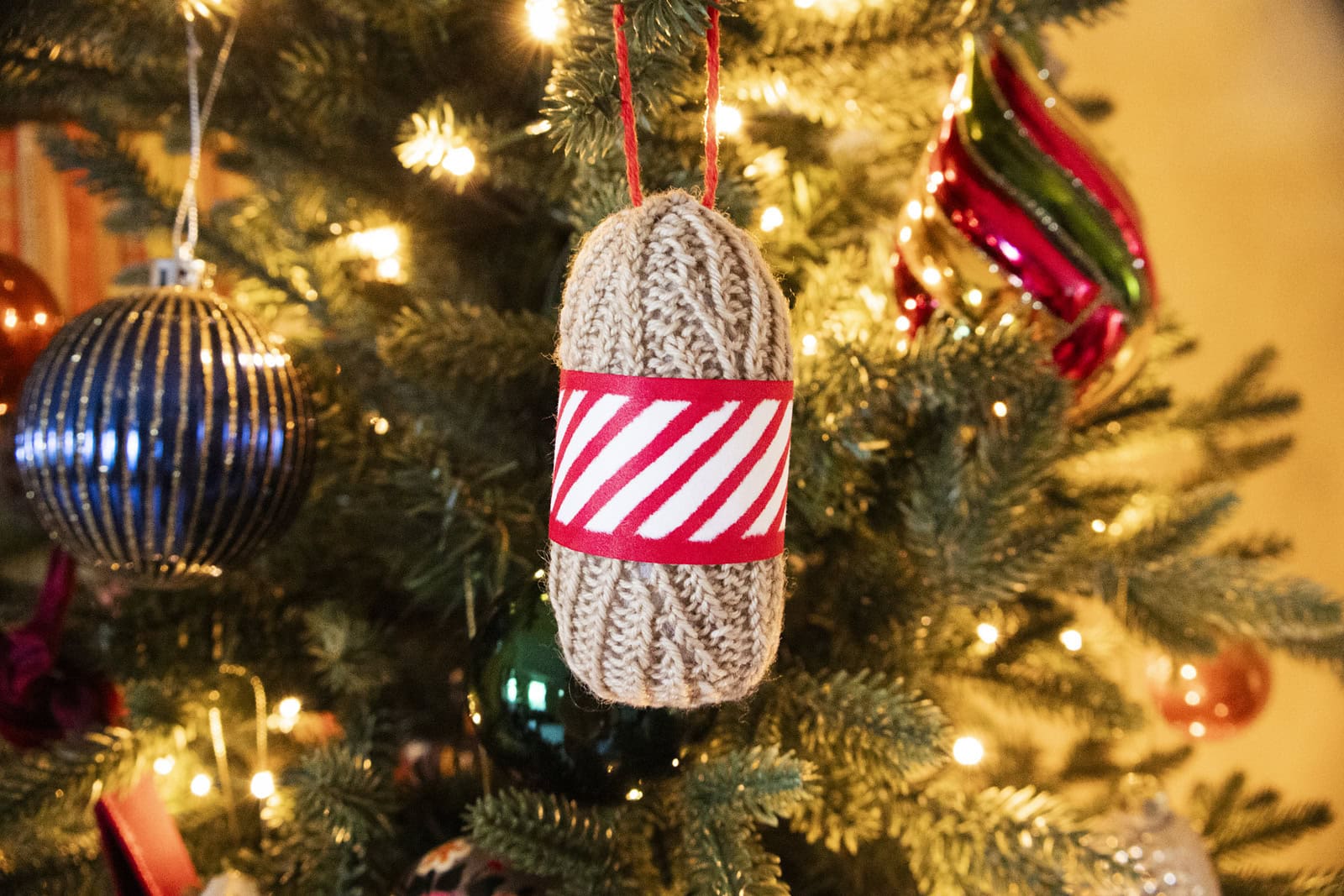 yarn bauble free christmas knitting pattern