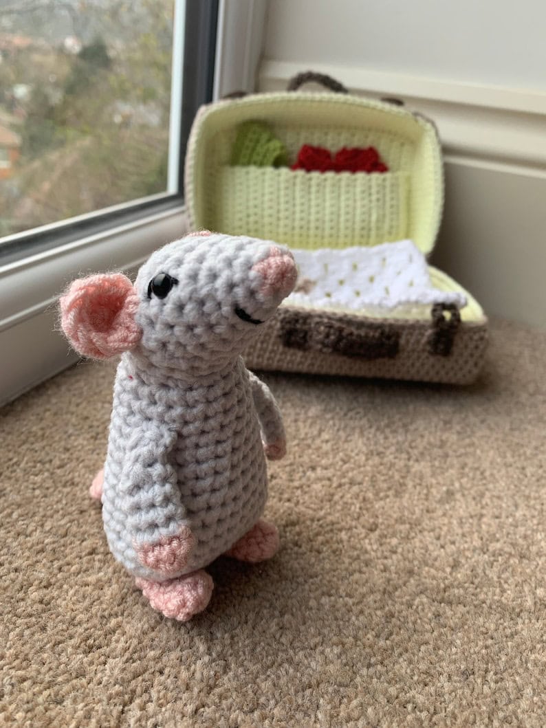 crochet mouse in suitcase toy pattern