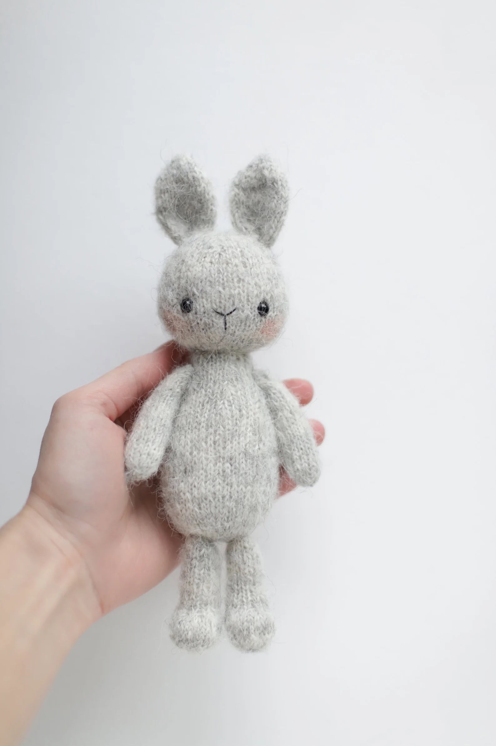 cute bunny rabbit toy knitting pattern