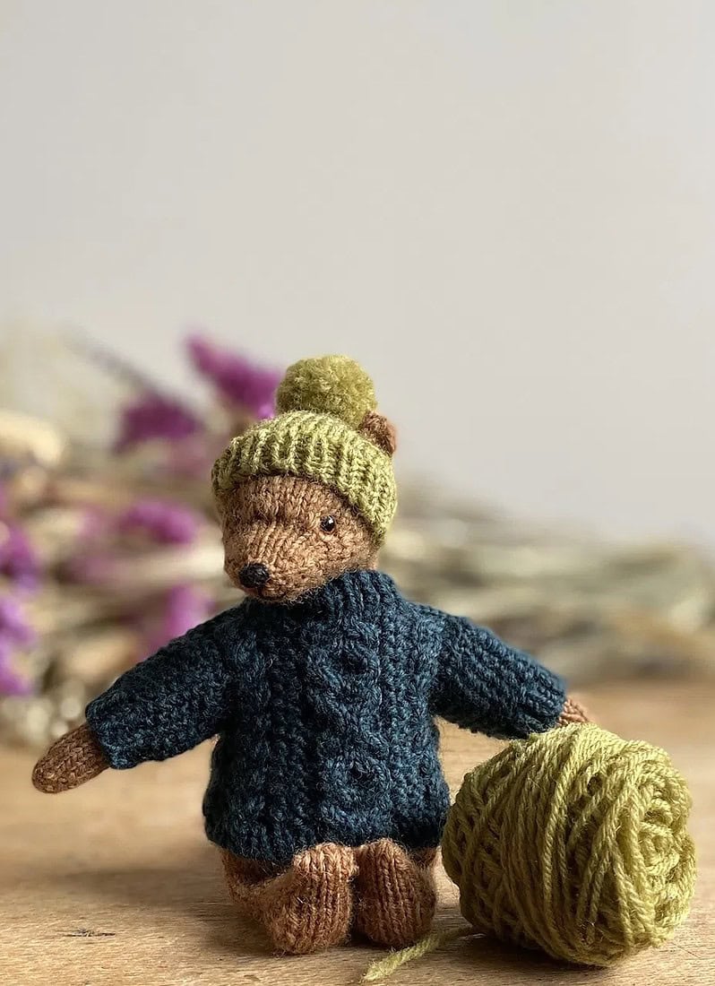 teddy bear soft toy knitting pattern by cinthia vallet