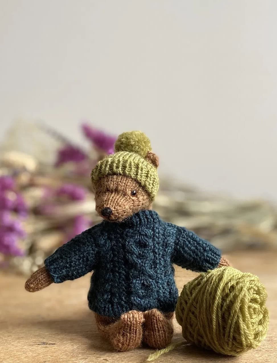 teddy bear soft toy knitting pattern by cinthia vallet