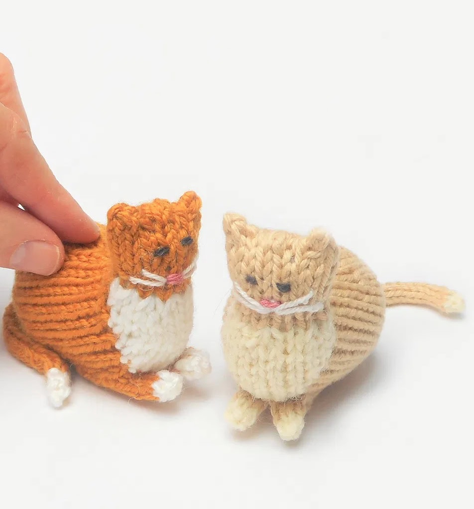 tiny parlour cat free toy pattern by sara elizabeth kellner