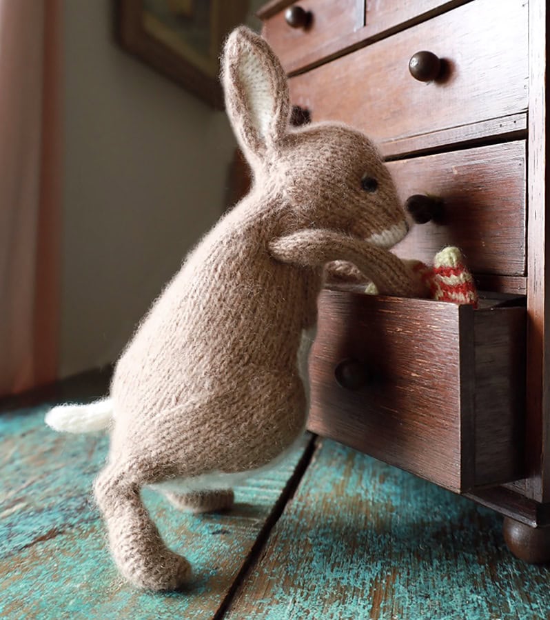 wabbit rabbit free knitting pattern by claire garland aka dot pebbles knits part of her winnie the pooh collection