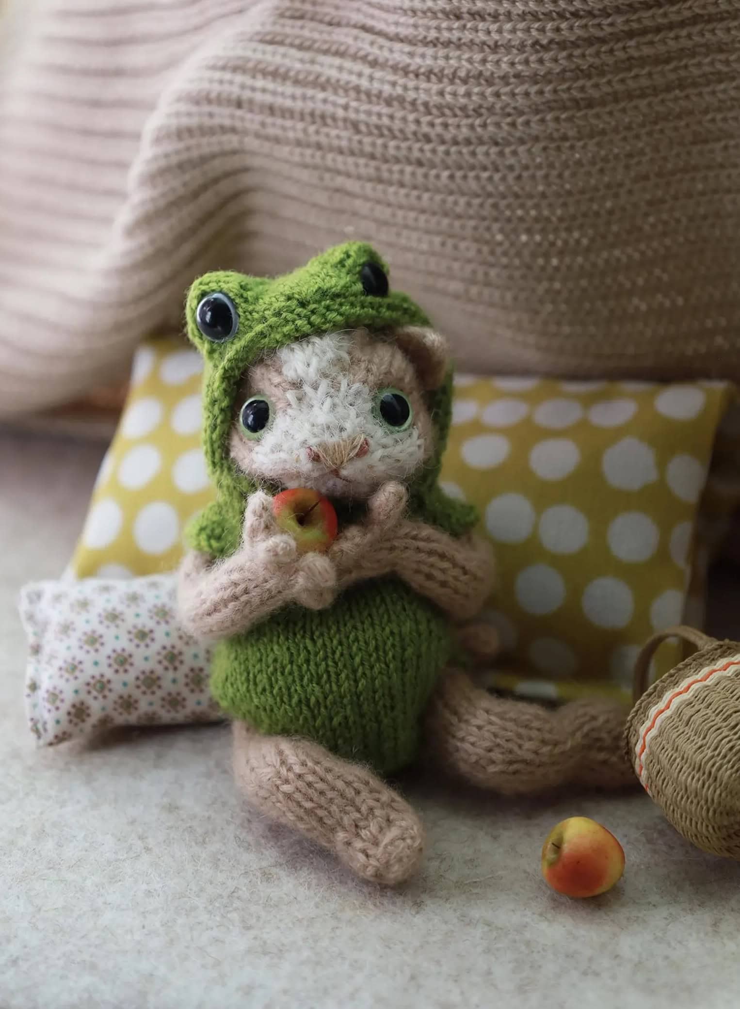 kitten in frog suit soft toy knitting pattern by claire garland aka dot pebbles knits