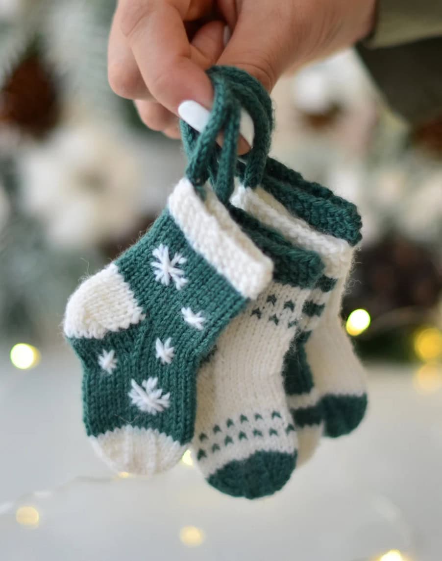 mini christmas stockings knitting pattern