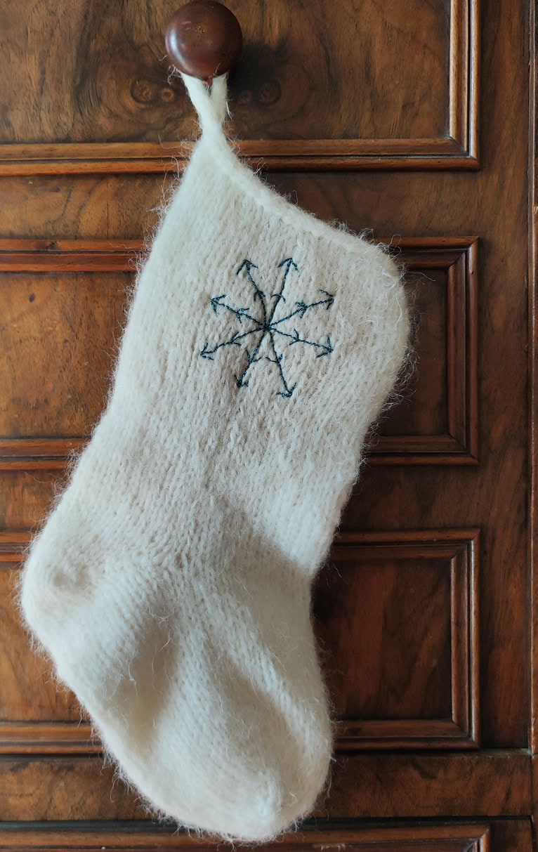 noel blanc white christmas stocking free knitting pattern