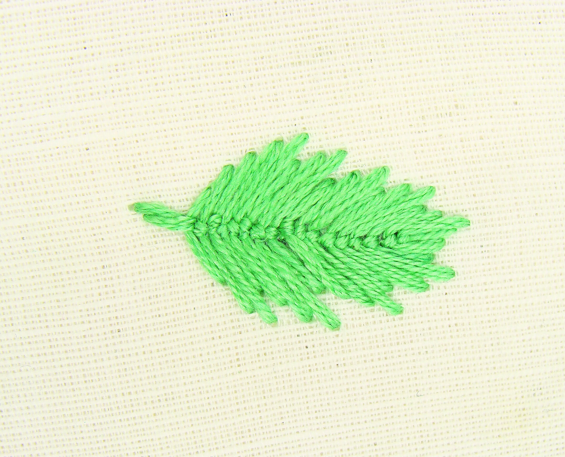 fly stitch step 5: For a dentate leaf margin, lengthen some of the fly stitches.